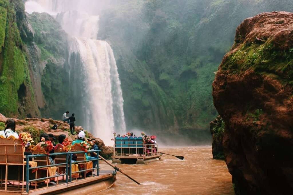 Looking for an eco-friendly adventure? Discover the breathtaking beauty of waterfalls with barefoot backpackers exploring natural waterfalls and eco-tourism.