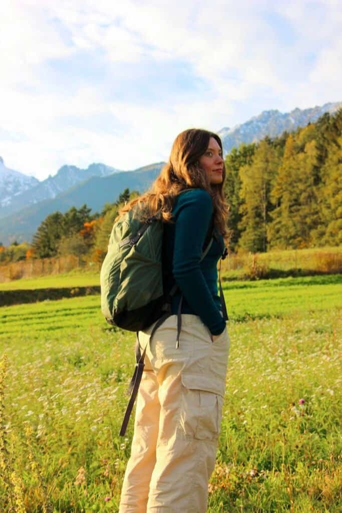 Ellen, co-founder and editor of Barefoot Backpackers, hiking with her Osprey Sportlite pack