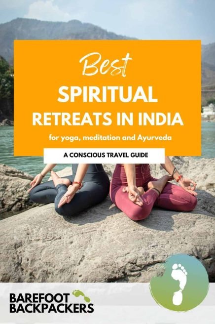 spiritual retreats in India Peaceful women practicing yoga by the river in India, showcasing spiritual retreats focused on meditation, Ayurveda, and yoga for a conscious and holistic travel experience.